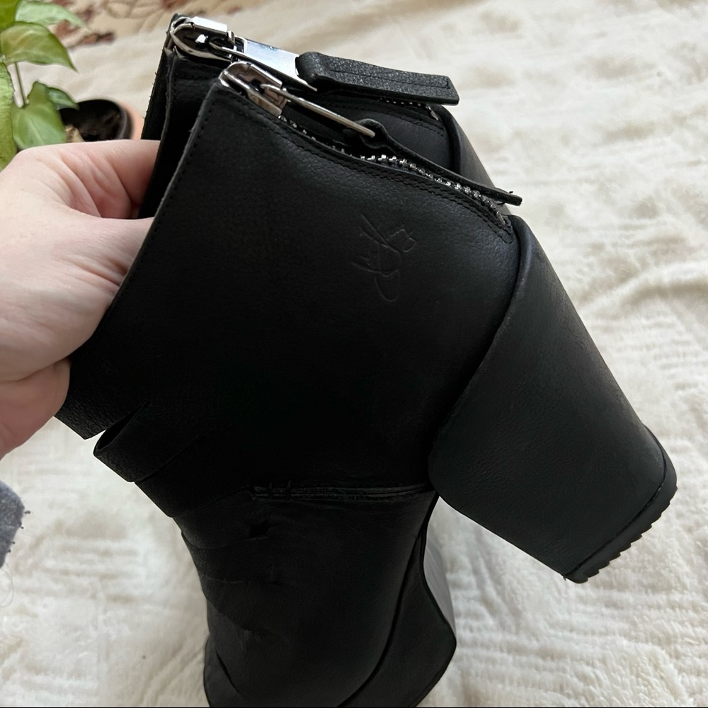 John Fluevog prepare Axe Black Leather Slit Open-Toe Platform Sandals size 9 - Picture 14 of 14